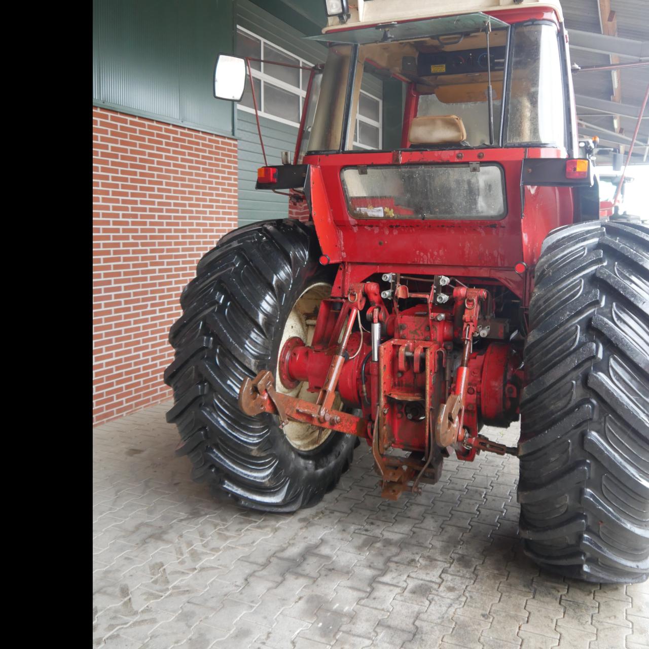 Case IHC 1255 XL nur 7100 Std. Inside