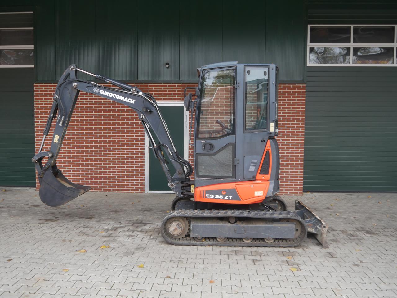 Case Eurocomach ES25ZT Right