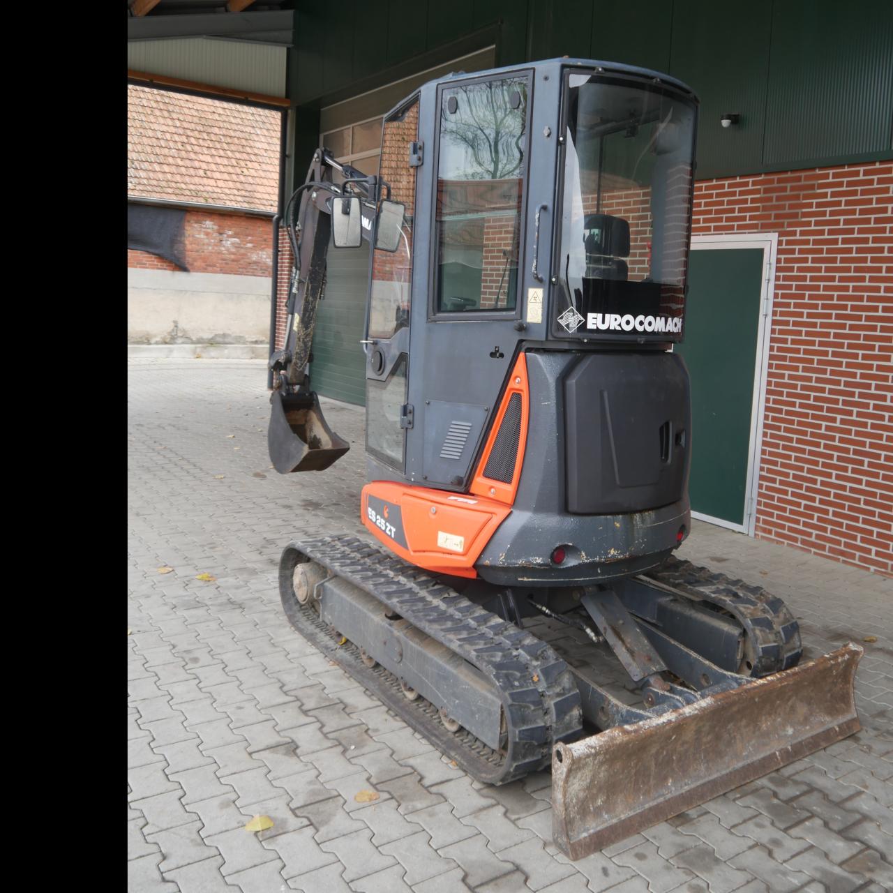 Case Eurocomach ES25ZT Inside