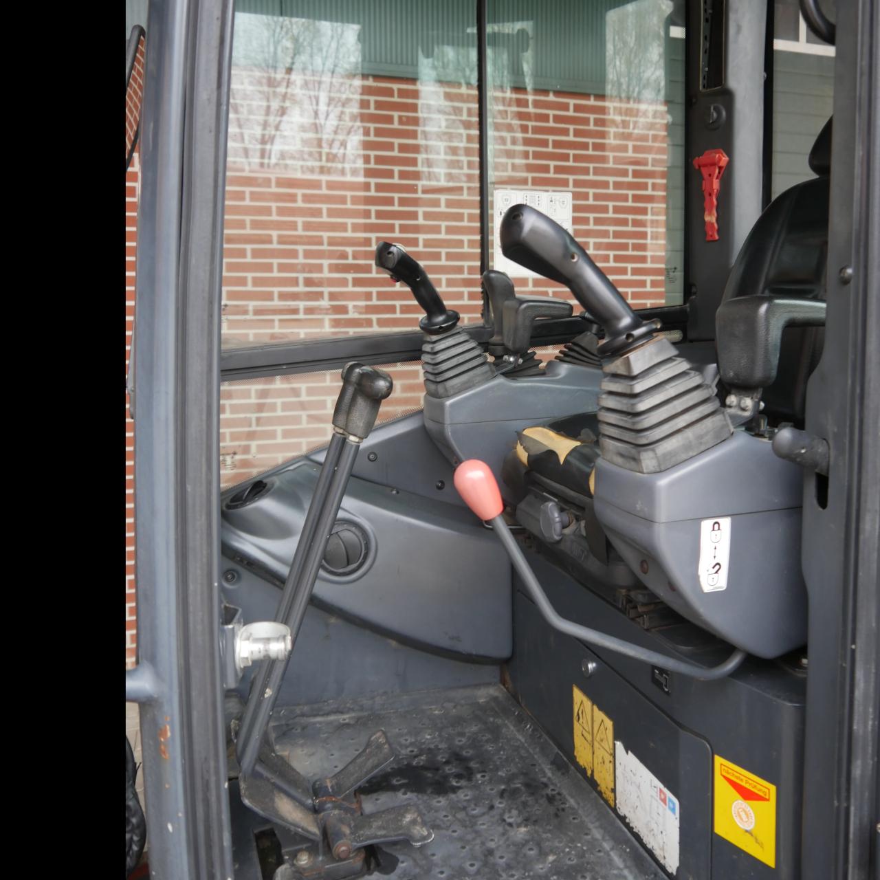 Case Eurocomach ES25ZT Front