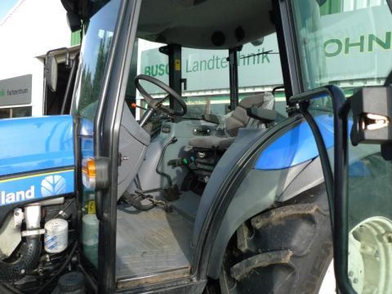 New Holland DT 90 D Inside
